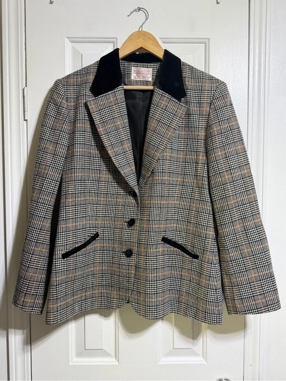 Vintage Pendleton 100% virgin wool skirt suit set plaid tartan black tan size 10